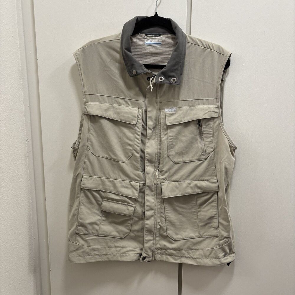 Columbia Men’s Medium Omni-Shield Vest Khaki  Beige Utility Fishing Hiking